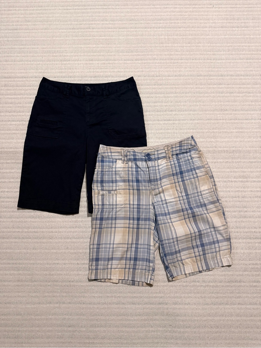 St. John’s Bay Plaid Blue & Solid Casual Shorts - Women’s Sz 8